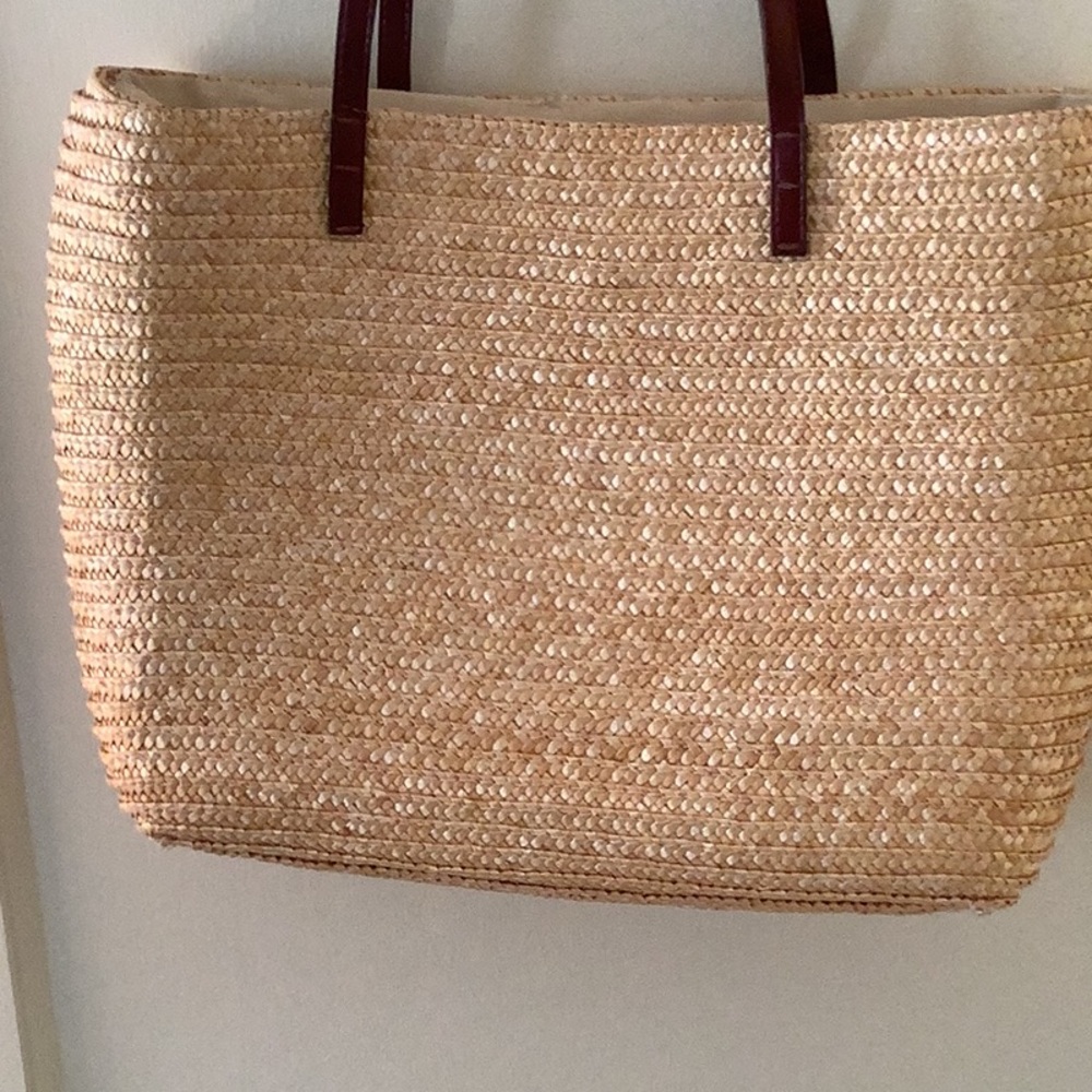 Wicker tote
